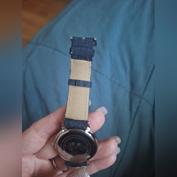 Vintage Disney Special Editiom Men's Black Watch with Character Dial - Picture 6 of 7